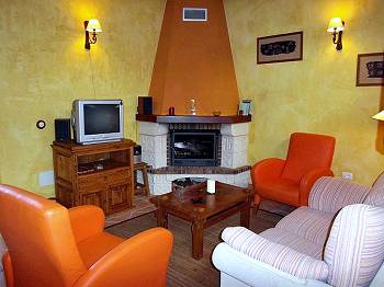 Wohnzimmer mit Kamin