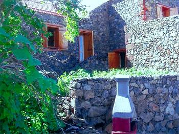 Ferienhaus mit Terrasse und Grill Ferienhaus mit Terrasse und Grill
