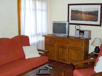 Wohnzimmer mit Sat-TV und Internet Wohnzimmer mit Sat-TV und Internet