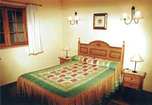 Schlafzimmer mit Doppelbett