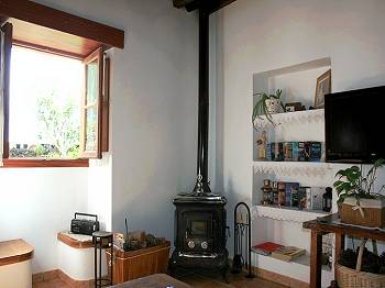 Wohnraum mit Holzofen Wohnraum mit Holzofen