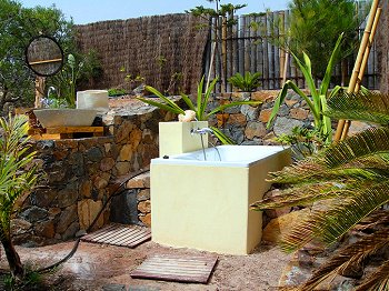 Außenbad mit Badewanne Außenbad mit Badewanne