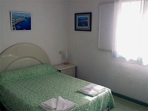 Ferienwohnung, am Hafen, auf Gran Canaria in Puerto de Mog�n - Schlafzimmer 
							von der Ferienwohnung
