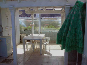 Ferienwohnung, am Hafen, auf Gran Canaria in Puerto de Mog�n - �berdachte Terrasse von der Unterkunft 