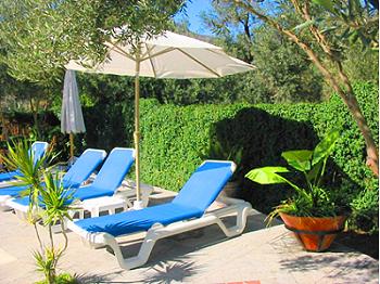 Sonnenterrasse am Pool