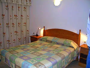 Schlafzimmer mit Doppelbett Schlafzimmer mit Doppelbett