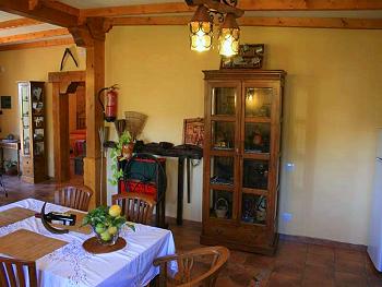 Wohnzimmer und Essplatz Wohnzimmer und Essplatz