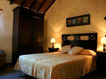 Schlafzimmer mit Doppelbett Schlafzimmer mit Doppelbett