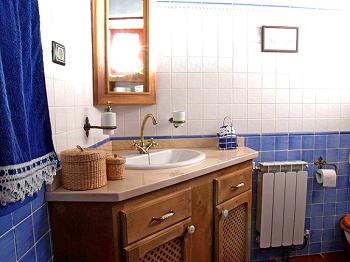 Badezimmer (Wohnung B) Badezimmer (Wohnung B)