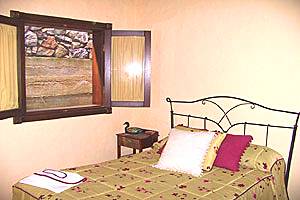 Schlafzimmer mit Doppelbett