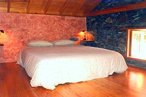 Schlafzimmer mit Doppelbett