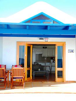 Möblierte Terrasse am Meer Möblierte Terrasse am Meer