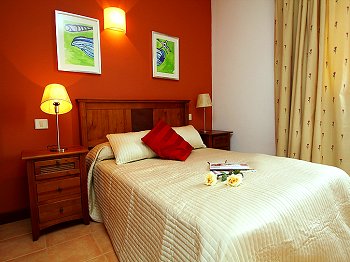 Schlafzimmer mit Doppelbett Schlafzimmer mit Doppelbett