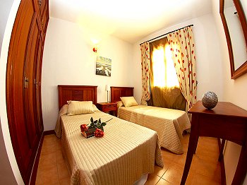 Schlafzimmer mit 2 Einzelbetten Schlafzimmer mit 2 Einzelbetten