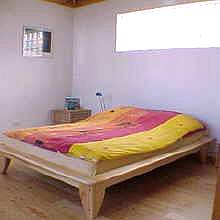 Schlafzimmer mit Doppelbett