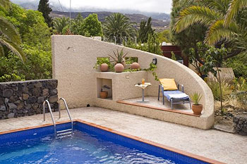 Geschütze, kleine Terrasse am Pool Geschütze, kleine Terrasse am Pool