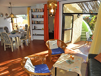 Wohnzimmer mit Ausgang zur Terrasse Wohnzimmer mit Ausgang zur Terrasse