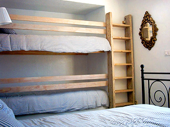 Schlafzimmer mit 4 Betten Schlafzimmer mit 4 Betten