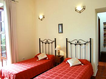 Schlafzimmer mit 2 Einzelbetten Schlafzimmer mit 2 Einzelbetten