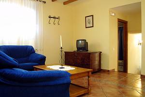 Wohnraum mit SAT-TV Wohnraum mit SAT-TV