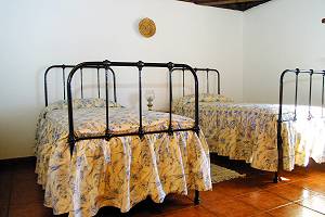 Schlafzimmer mit 2 Einzelbetten
