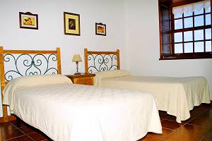 Schlafzimmer mit 2 Einzelbetten