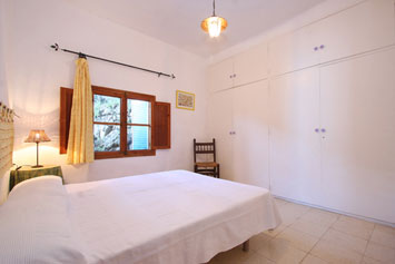 Schlafzimmer mit Doppelbett