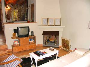 Wohnzimmer mit Kamin