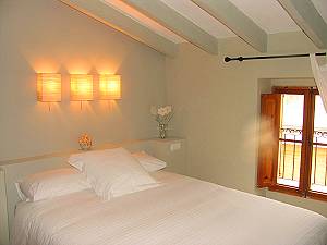 Schlafzimmer mit Doppelbett