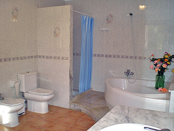 Bad mit Eckbadewanne Bad mit Eckbadewanne