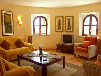 Wohnraum mit SAT-TV Wohnraum mit SAT-TV