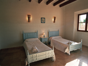 Schlafzimmer mit je 2 Einzelbetten Schlafzimmer mit je 2 Einzelbetten