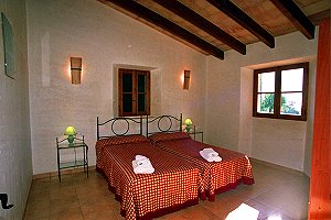 Schlafzimmer mit je 2 Einzelbetten Schlafzimmer mit je 2 Einzelbetten