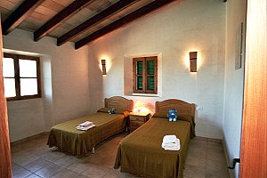 Schlafzimmer mit je 2 Einzelbetten Schlafzimmer mit je 2 Einzelbetten