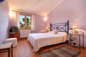 Schlafzimmer mit Doppelbett Schlafzimmer mit Doppelbett