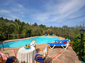 Große Finca mit Pool