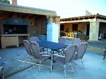 Aussengrill mit separater Terrasse Aussengrill mit separater Terrasse