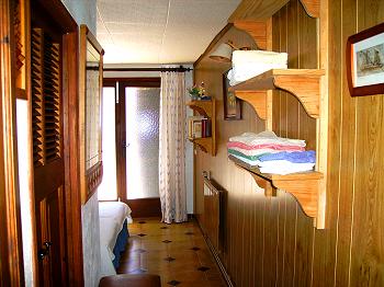 Schlafzimmer mit Doppelbett