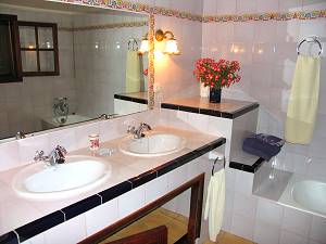 Bad mit Badewanne Bad mit Badewanne