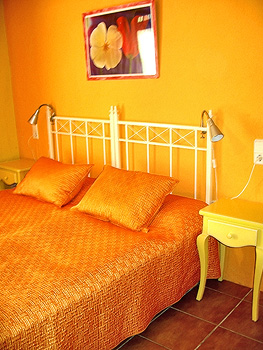 Schlafzimmer mit Doppelbett Schlafzimmer mit Doppelbett