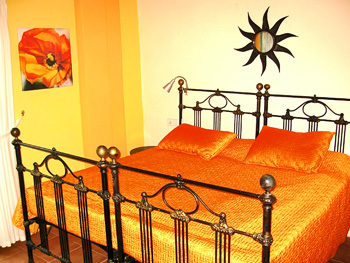 Schlafzimmer mit Doppelbett Schlafzimmer mit Doppelbett