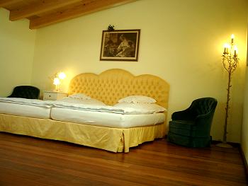 Schlafzimmer mit Doppelbett Schlafzimmer mit Doppelbett