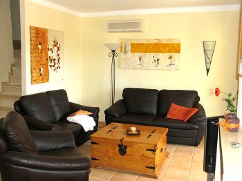 Wohnzimmer mit Klimaanlage Wohnzimmer mit Klimaanlage