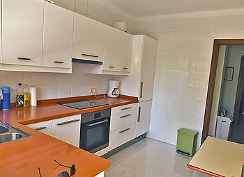 Neue moderne Küche mit Cerankochfeld Neue moderne Küche mit Cerankochfeld