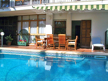 Terrasse und Pool Terrasse und Pool