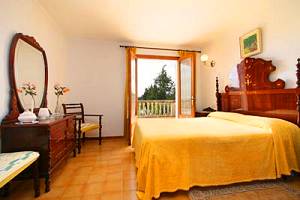 Schlafzimmer mit Doppelbett Schlafzimmer mit Doppelbett