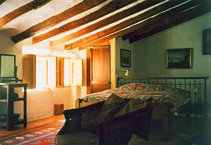Schlafzimmer mit Doppelbett