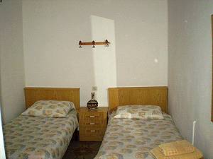 Schlafzimmer mit je 2 Einzelbetten Schlafzimmer mit je 2 Einzelbetten