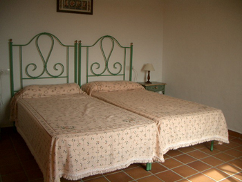 Schlafzimmer mit je 2 Einzelbetten Schlafzimmer mit je 2 Einzelbetten