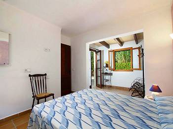 Schlafzimmer mit französischem Bett